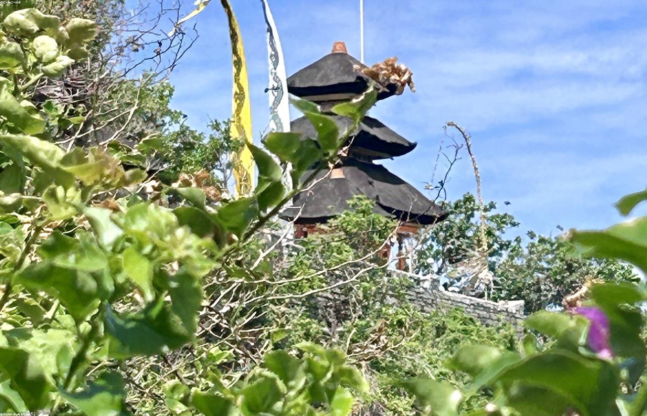 Uluwatu cliff temple tour